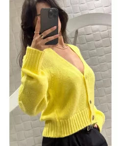 Sarı V yaka Düğmeli Crop Triko Hırka