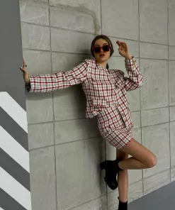 Regular Fit, Ekose Desenli, Kısa Boy, Takma Kol, Bisiklet Yaka, Beyaz Renk Kırmızı Çizgili